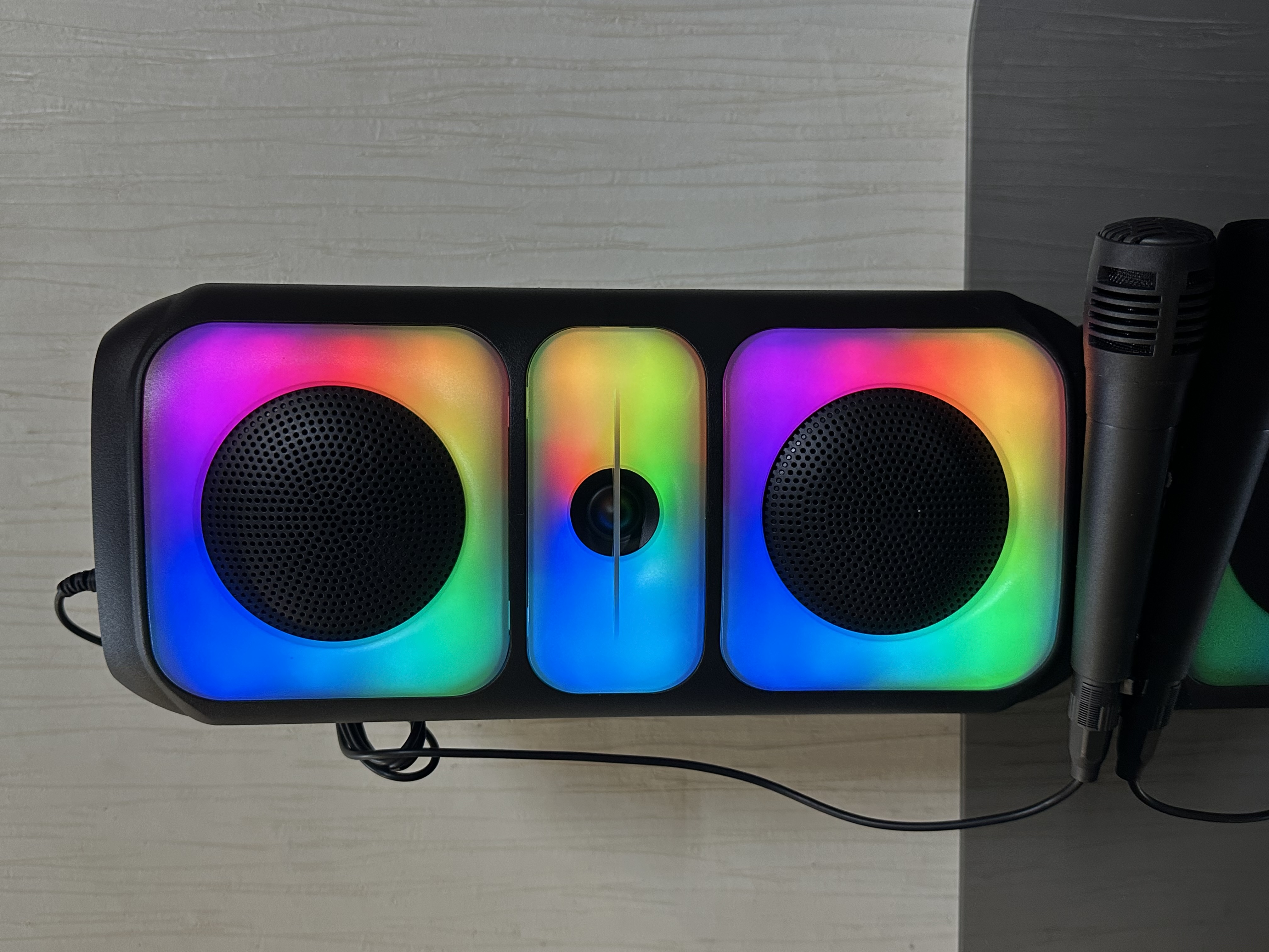 اسپیکر همراه راک با نور RGB و میکروفن